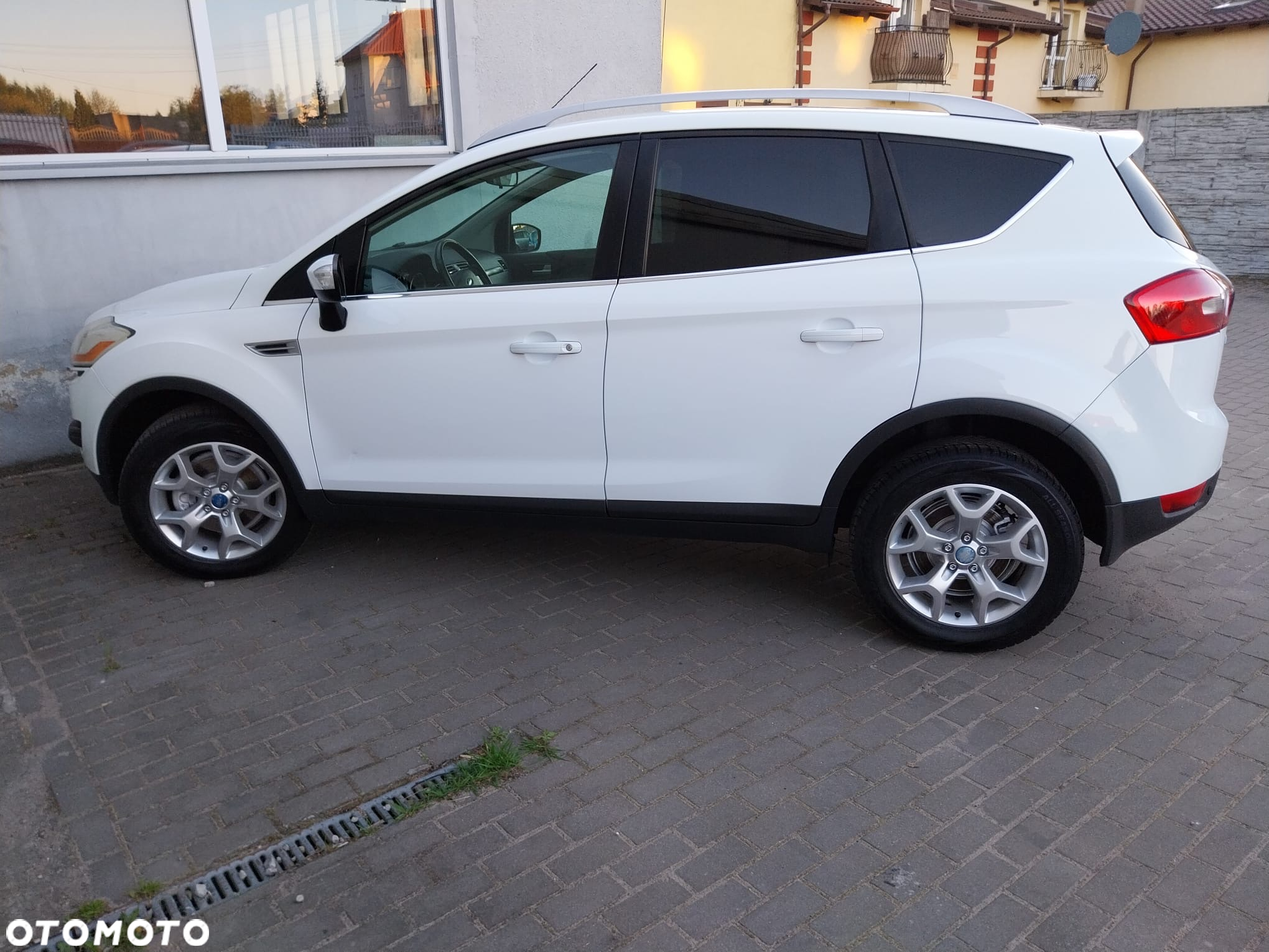 Ford Kuga 2.0 TDCi 2x4 Titanium - 18