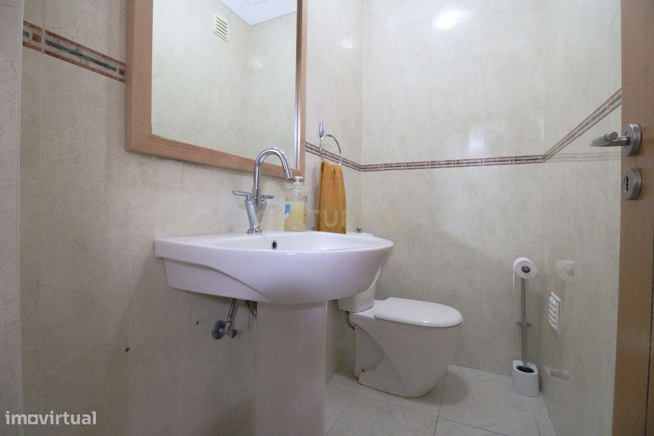 Moradia V3+2 de Luxo com Garagem, Sótão Aproveitado e Domótica Alexa n-33