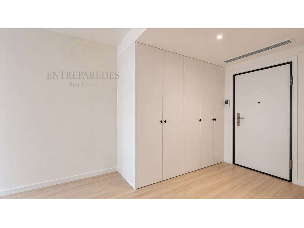 Apartamento T1 com lugar de garagem e varanda para comprar - Antero...-7