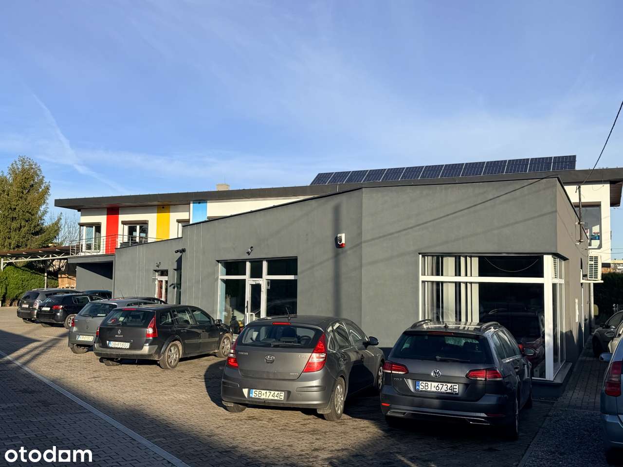 Budynek handlowo–usługowo–biurowy z dużym placem i ogrodzeniem - Pełny obrazek: 3/20