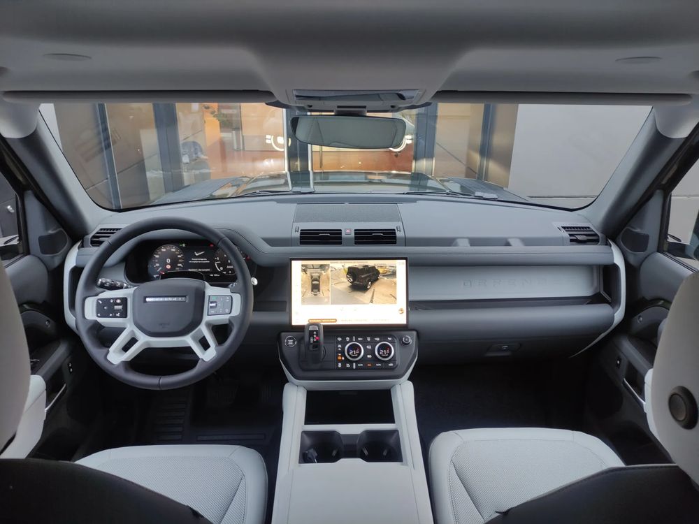 Land-Rover Defender 3.0 Diesel 200 KM — zdjęcie 4