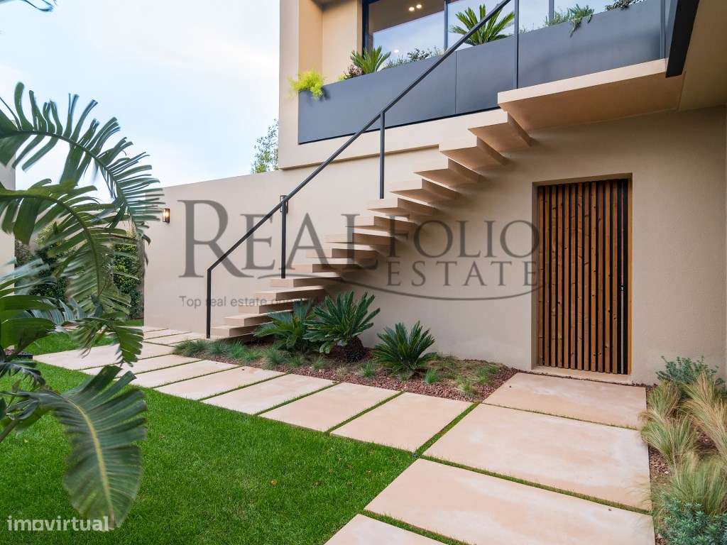 Moradia T5 com acabamentos de luxo e vista panorâmicas sobre a Baia...-23