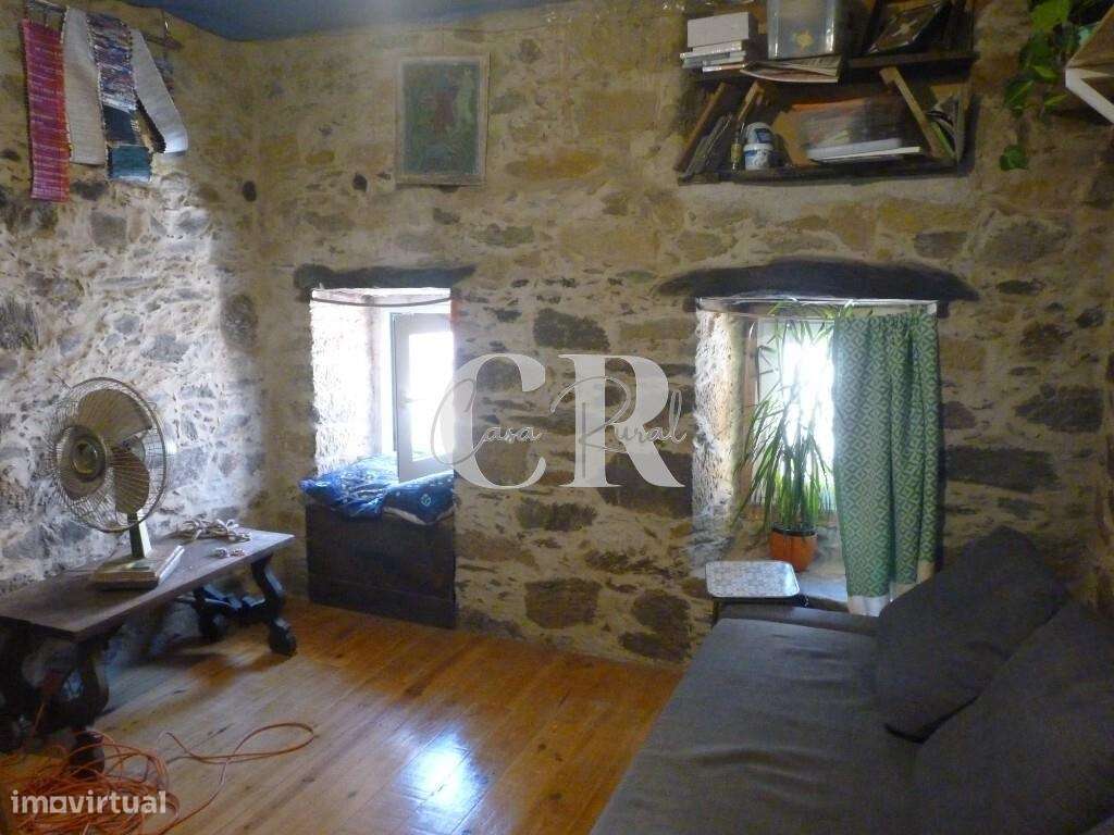 Duas casas habitáveis numa aldeia tradicional de montanha em Alvares,-29