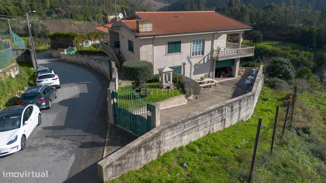 Deslumbrante Quinta T5 com terreno urbano de 5000m2 em Aguiar de Sousa - Grande imagem: 5/60