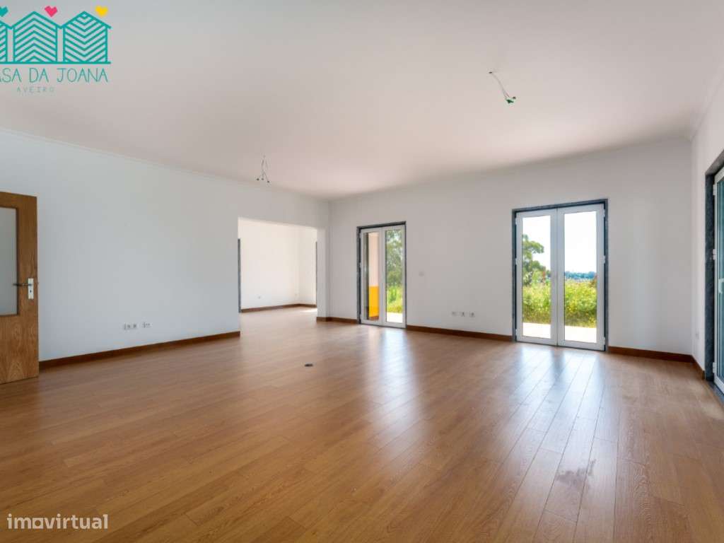 Moradia T5 com Jardim e Garagem em Oeiras-6