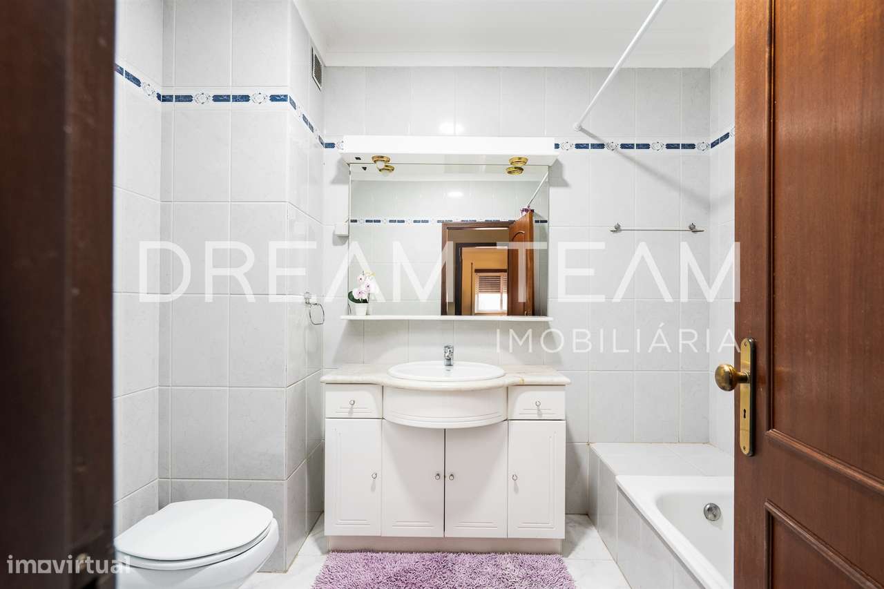 Apartamento T3 com terraço no centro do Montijo-16