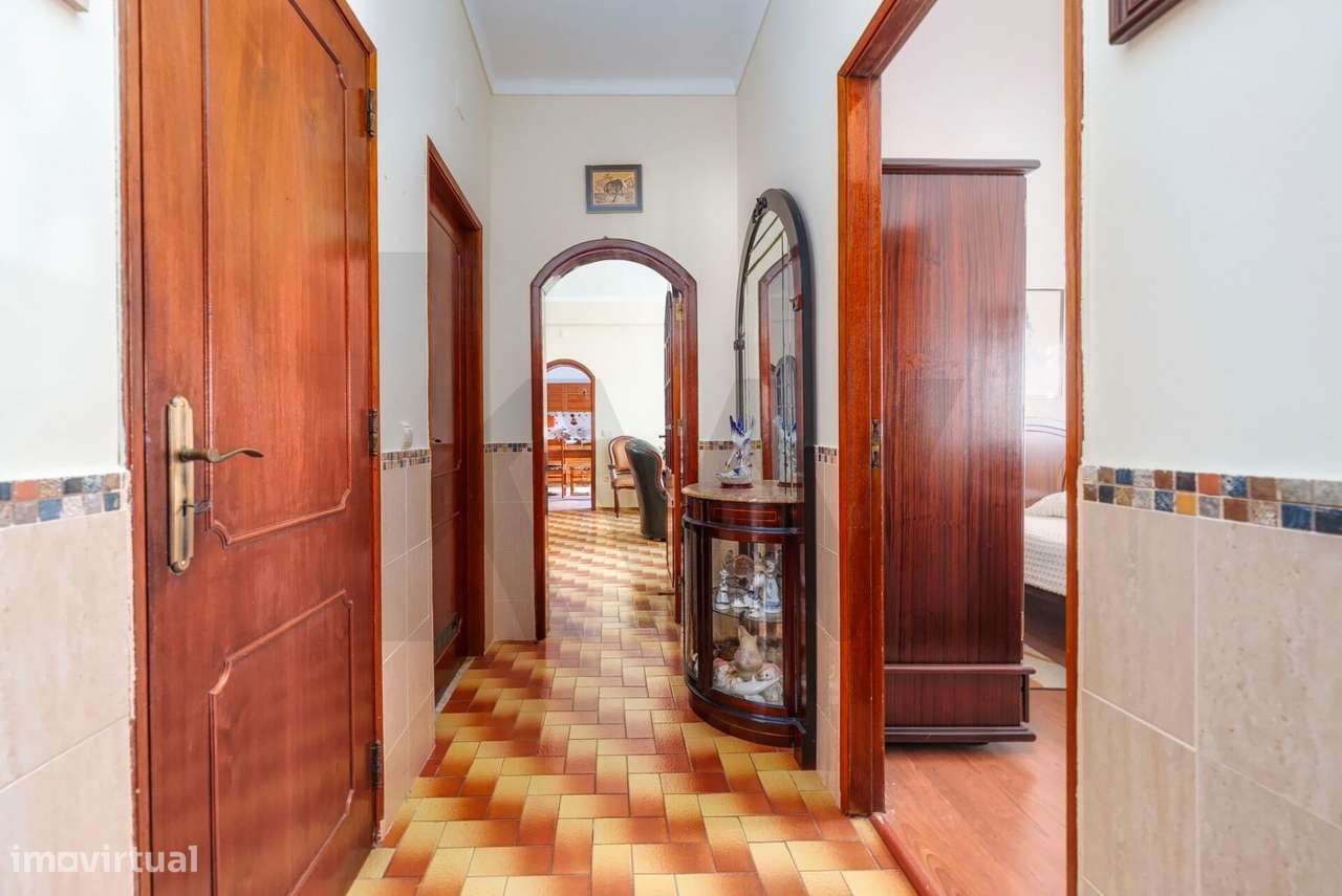 Apartamento T3 com espaço exterior no centro de Vila Real de Santo Ant-10