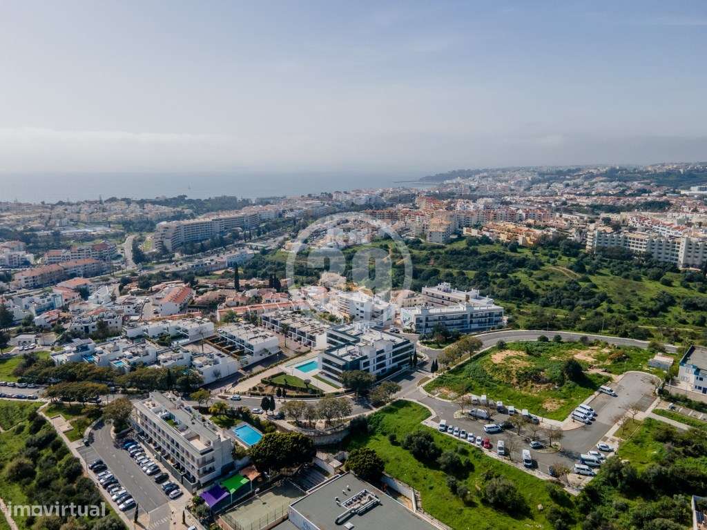 Apartamento T2 com piscina, Estacionamento Privativo, no Centro de ...-12