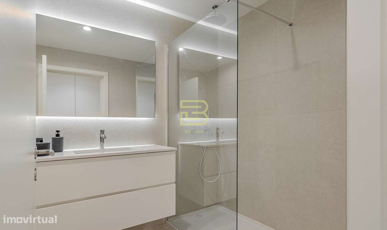 T2 nos Jardins da Arrábida, com vista ampla e desafogada sobre o Rio D-8