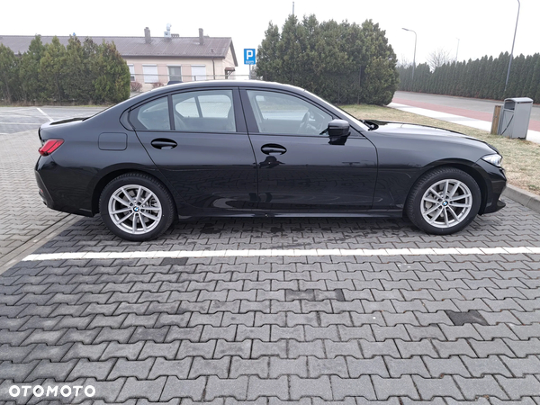 BMW Seria 3 330i xDrive - 18