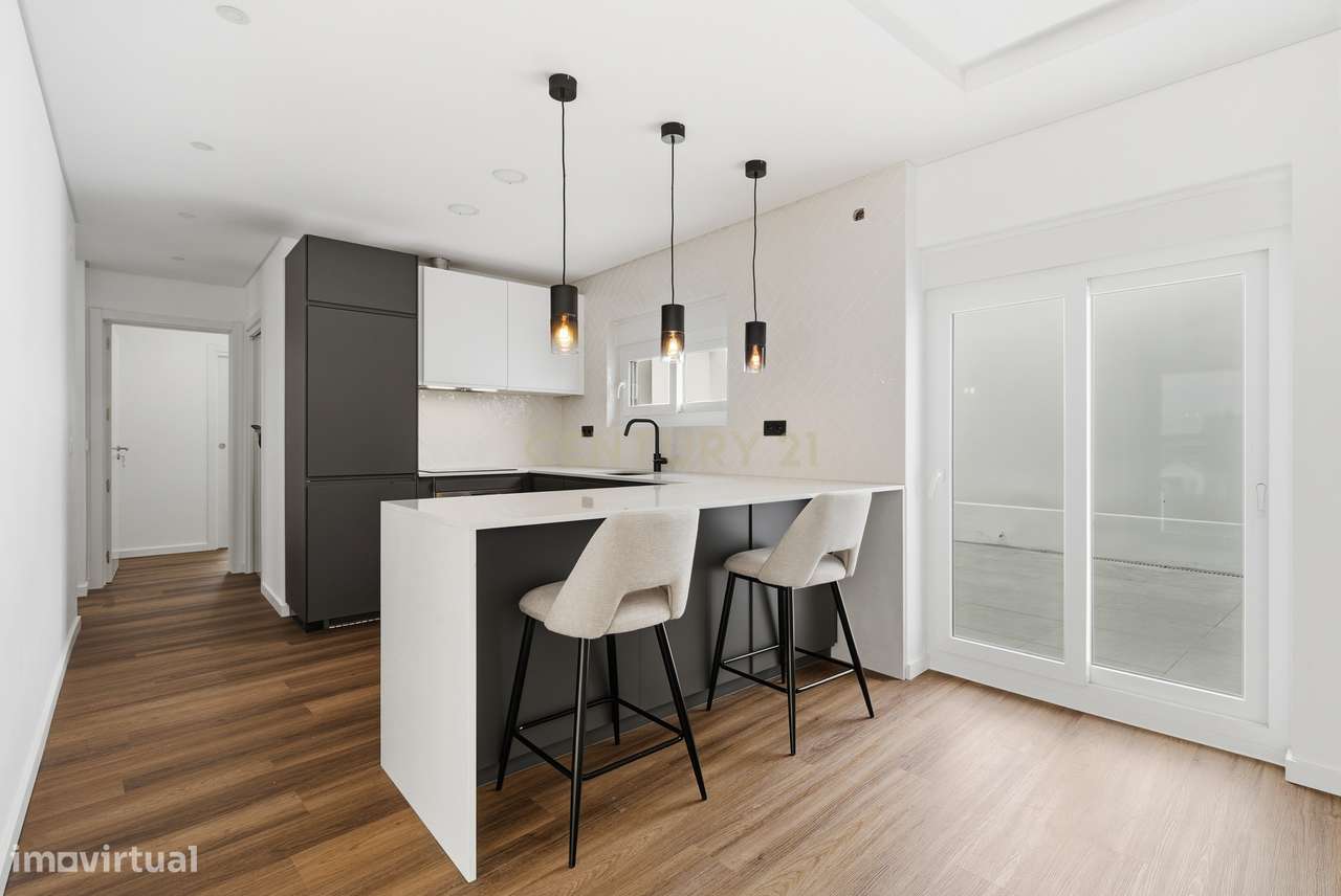 Moradia Renovada com Jardim, no Sarge-4