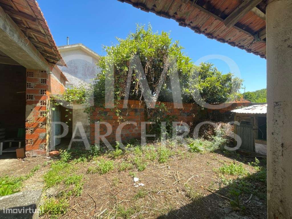 Moradia T4 para Remodelar em Oliveirinha + Terreno a poucos minutos...-4