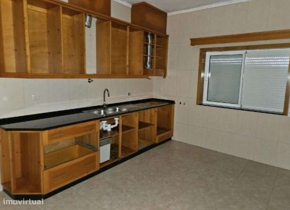 Moradia unifamiliar T3, situada no lugar da Ermida, Santa Cristina do - Grande imagem: 4/5