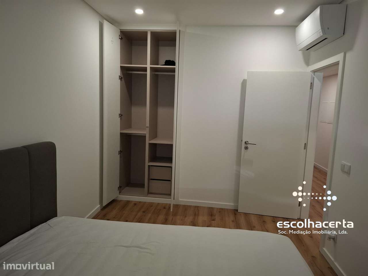 Apartamento T2 com Terraço Baixa de Setúbal-5
