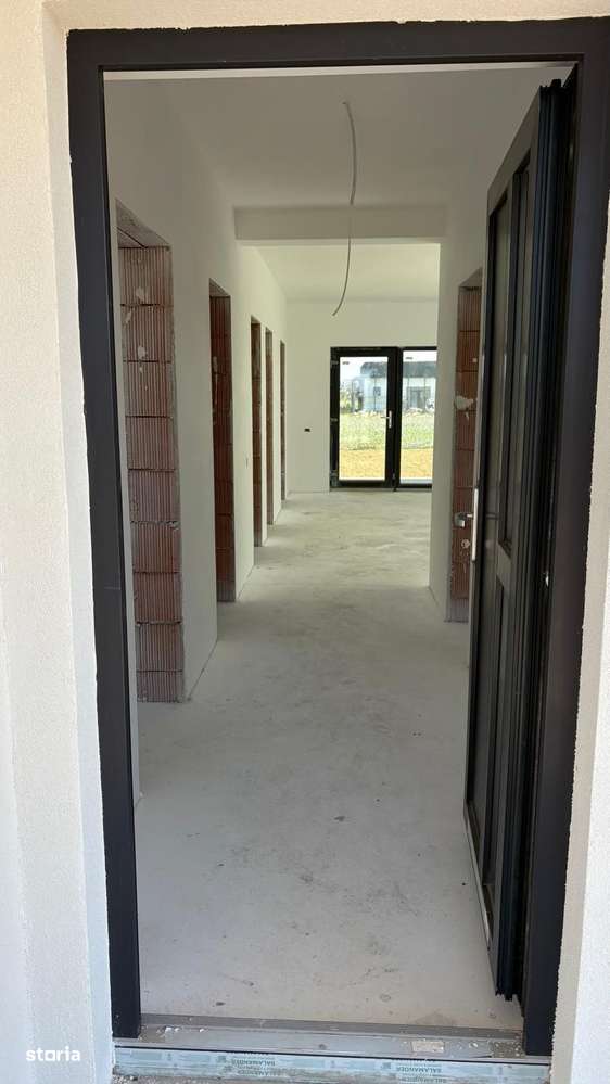 Casa Santandrei, 162 000 E (neg). Comision 0.-15