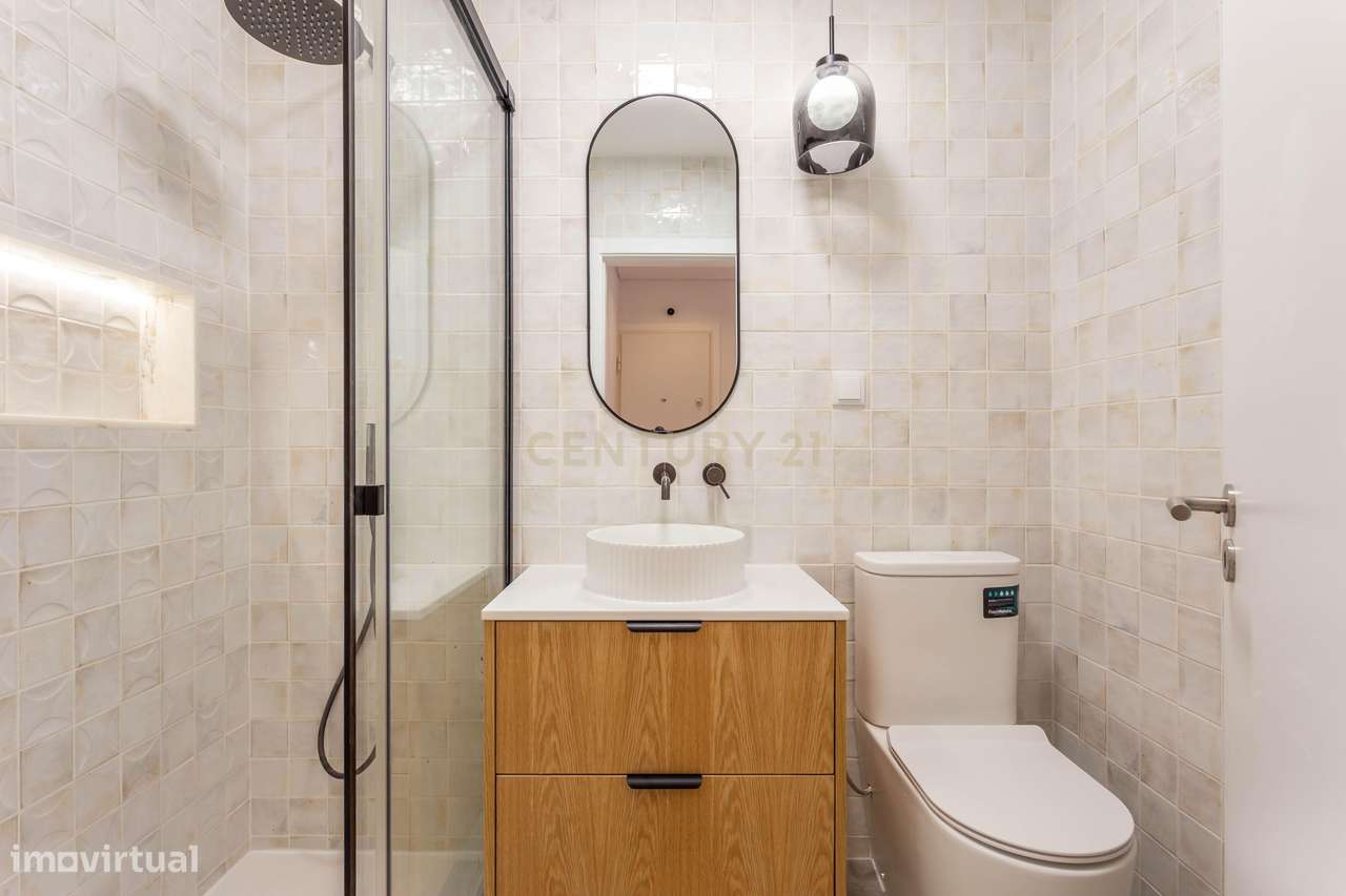 T2 Totalmente Remodelado | Rua da Senhora da Glória – Lisboa-17