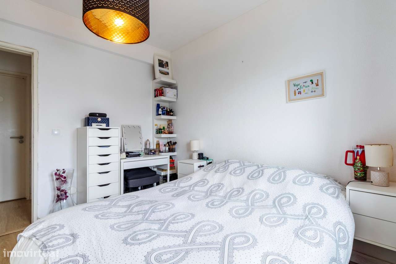 Apartamento T2 Remodelado em Marvila, Lisboa-17