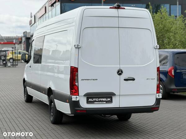 Mercedes-Benz Sprinter - 5