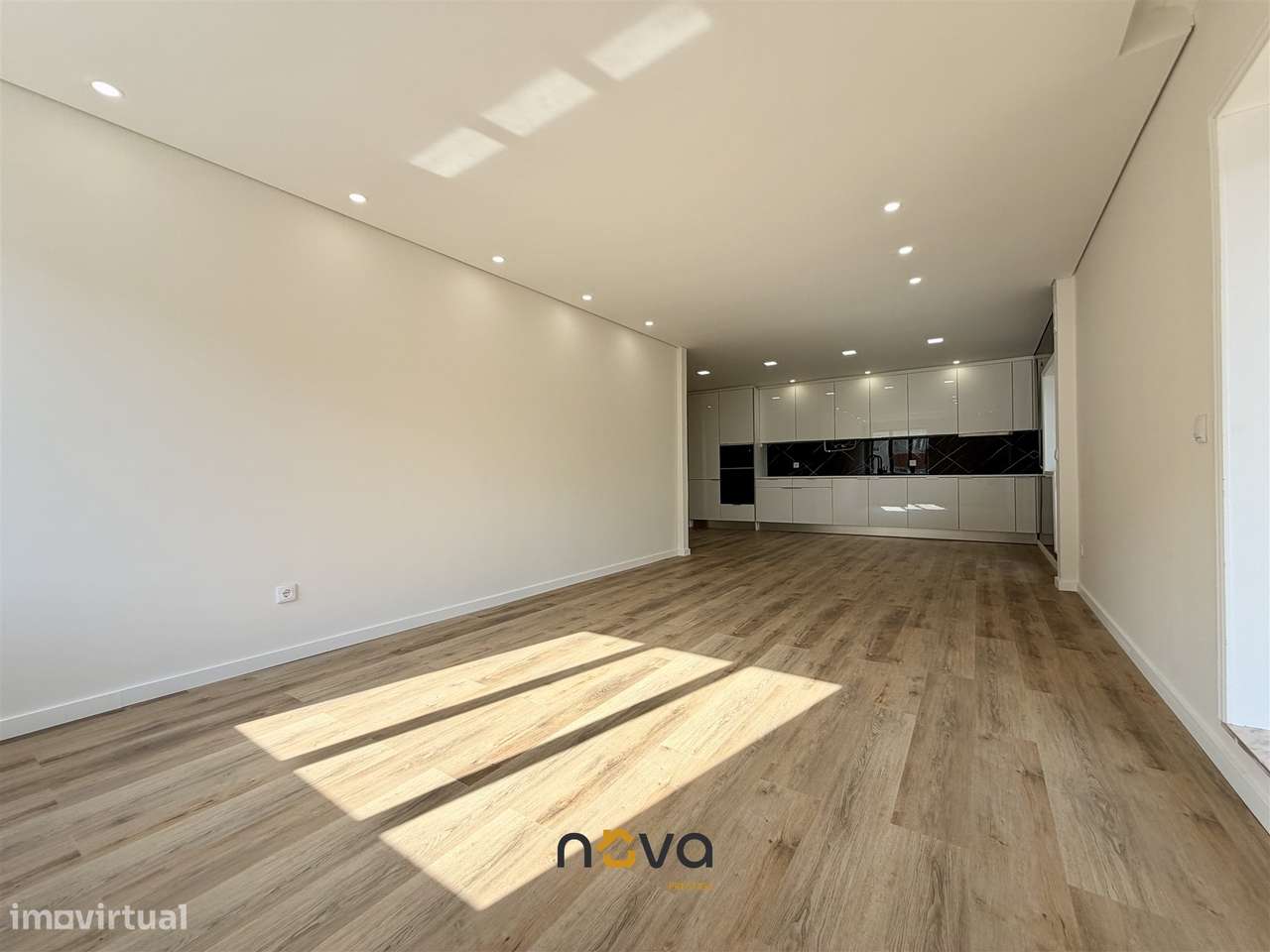 Apartamento T4 Totalmente Remodelado na Póvoa de Varzim-0