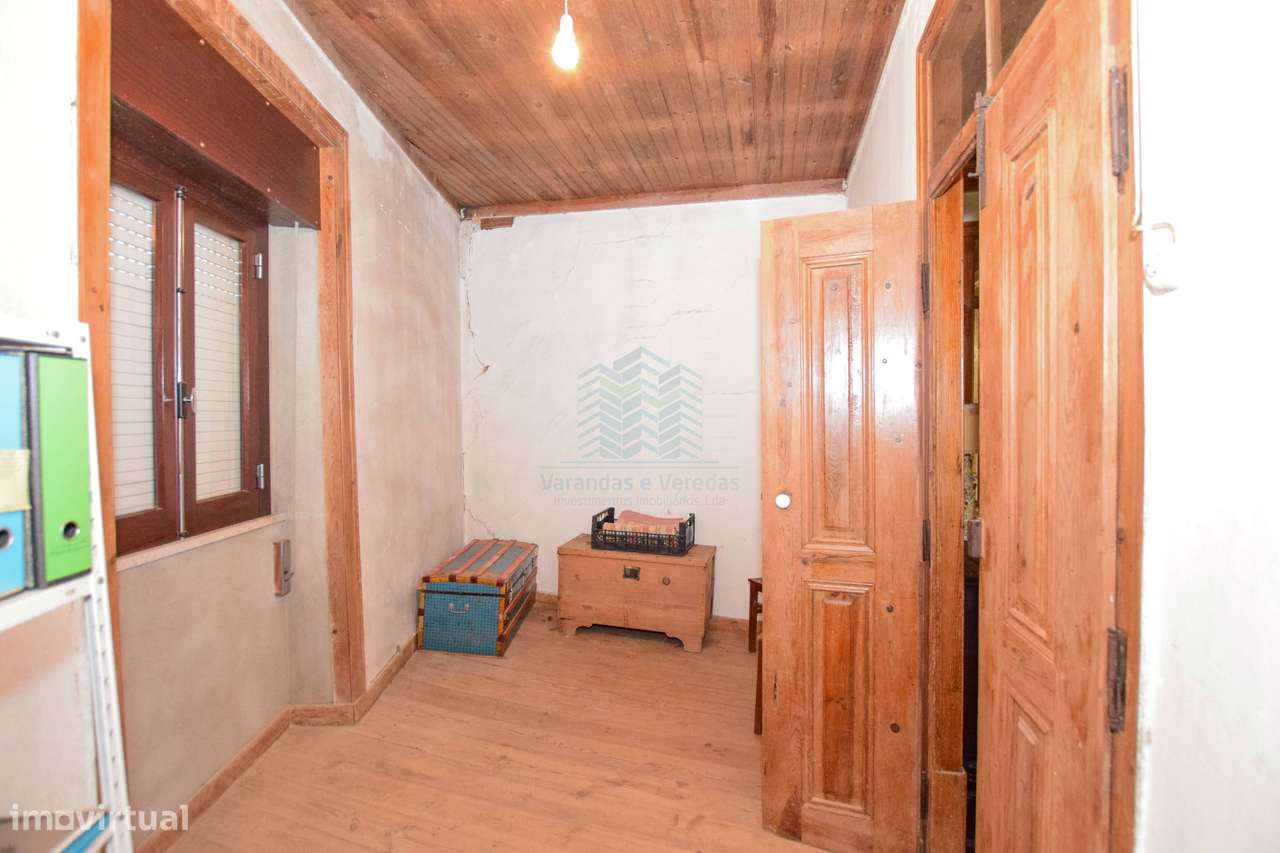 Moradia T7 com Garagem e Armazém - Alcorochel - Torres Novas-12