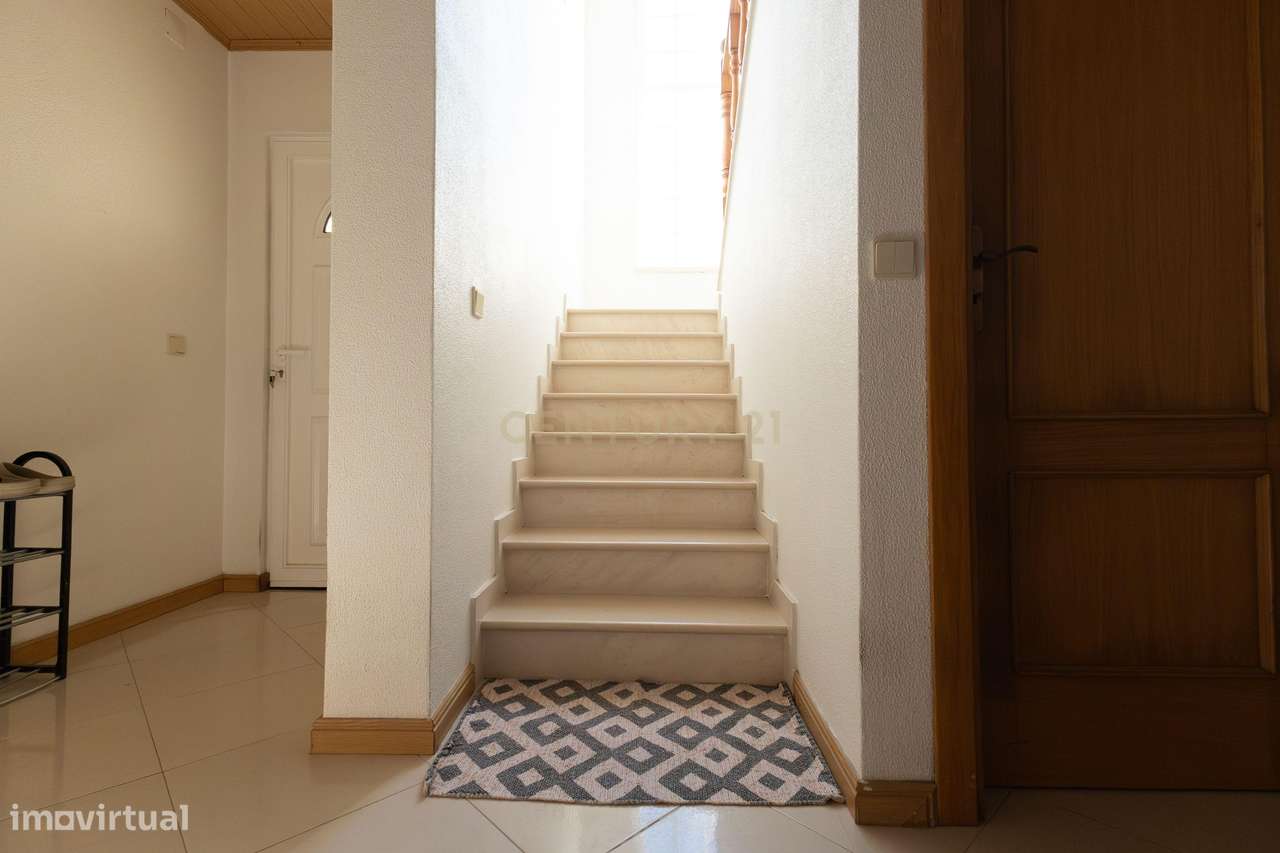 Moradia T4+1 em Condomínio Fechado – Alfacenhas Vila-13