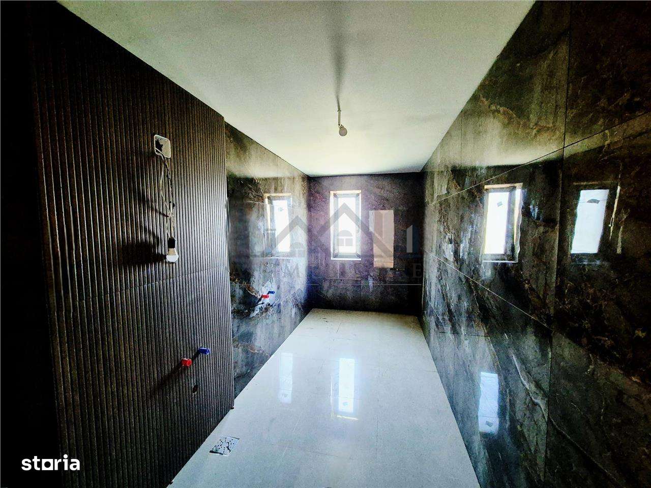 Casa de vanzare cu garaj, 405 mp utili-1500 mp teren - Imagine principală: 5/10