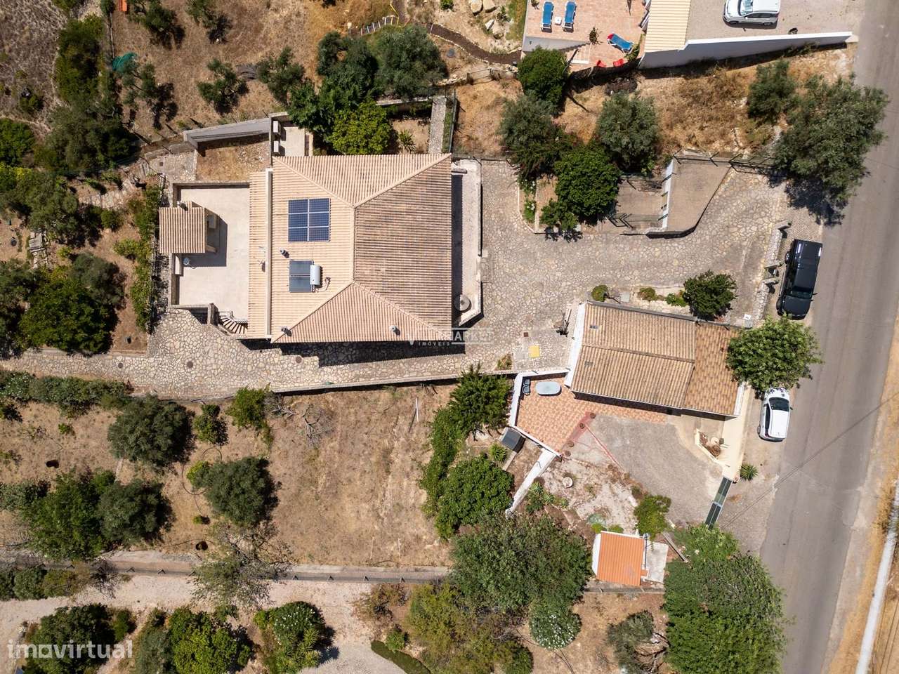 VILLA V5 com vista mar inserida num terreno com 2290 m2 situada no Mal - Grande imagem: 5/51