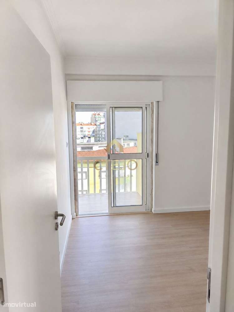 Apartamento T3 totalmente remodelado-12