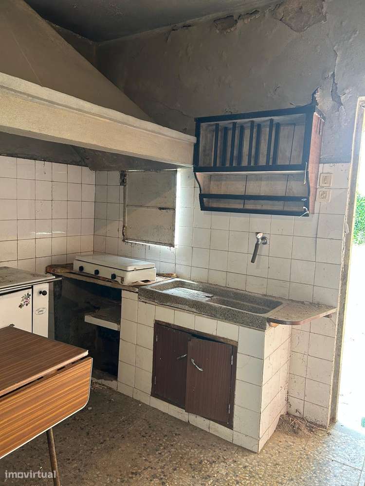 Moradia Isolada T2 para Restaurar em Paredes-5