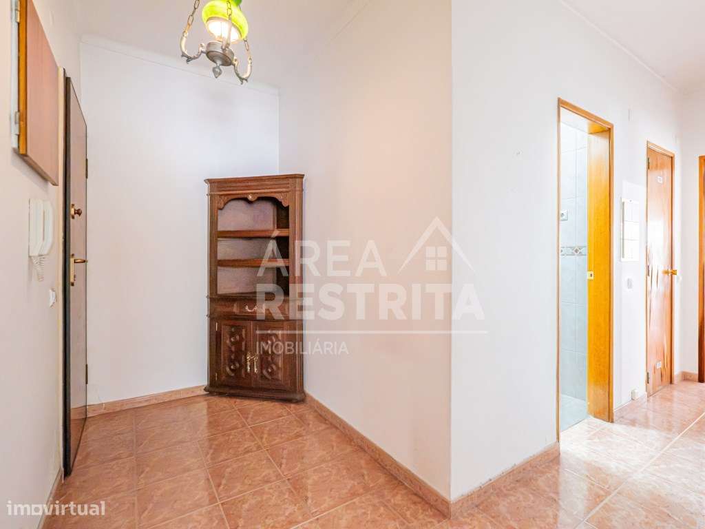 Excelente Apartamento T2 nas Paivas - Ótimo Potencial e Localização...-32