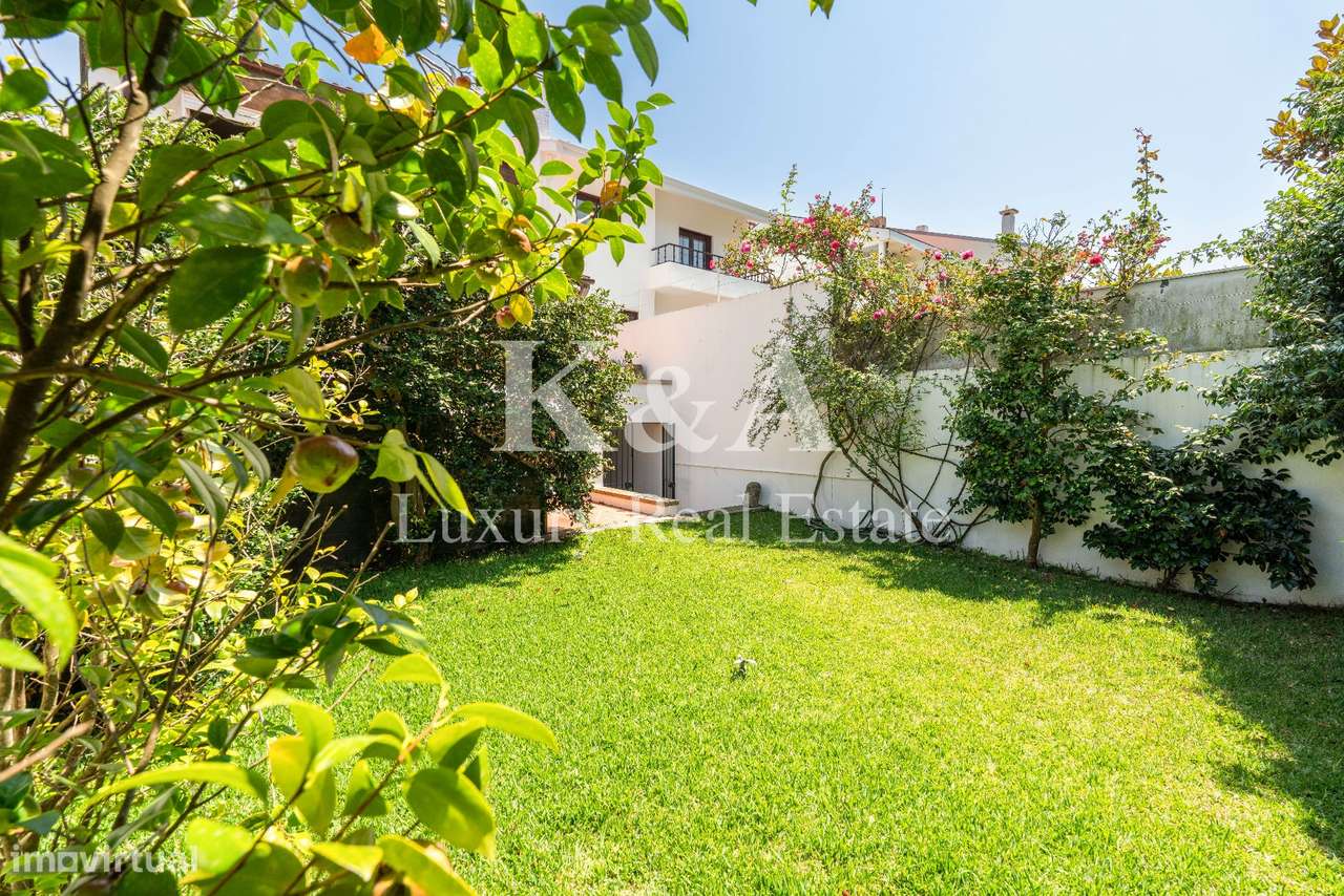 Moradia T4 com jardim numa zona residencial tranquila, em Aldoar. - Grande imagem: 3/22