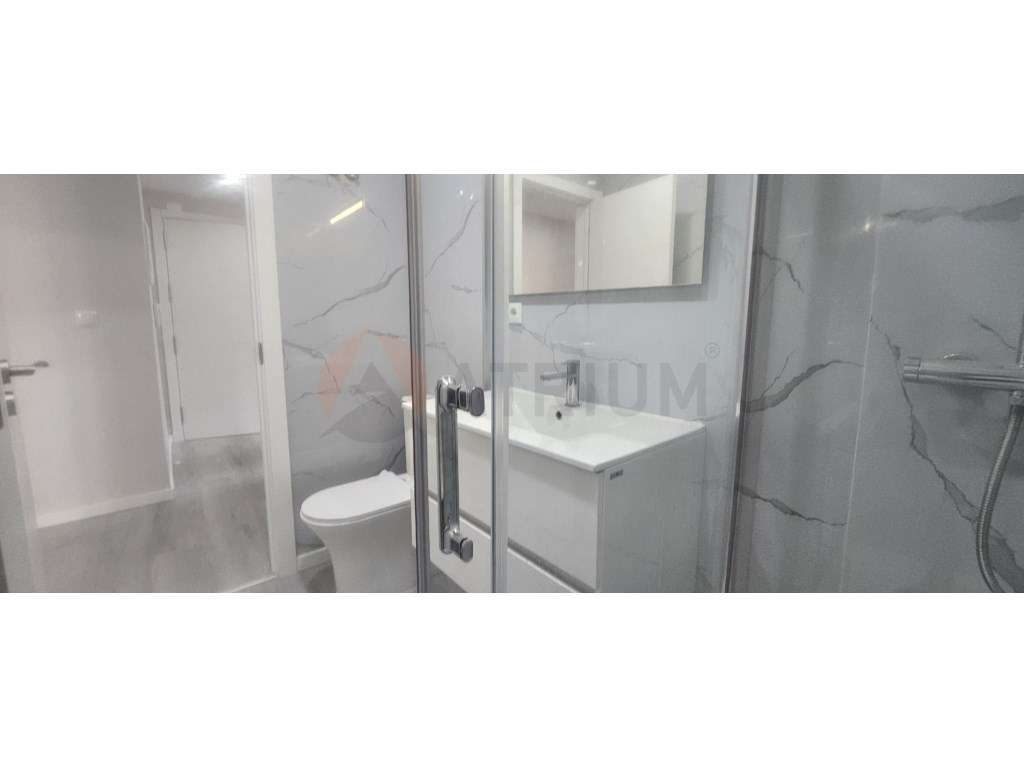 T2 Completamente remodelado em Corroios + Arrecadação.-8