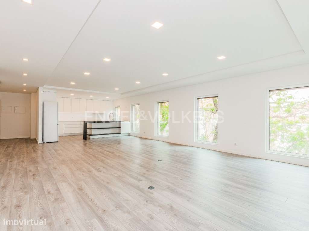 T2 com terraço e garagem a 100 metros do Jardim da Estrela - Grande imagem: 2/46