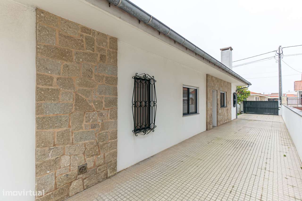 Moradia T3+1 Renovada com Vista Mar em Esmoriz-23