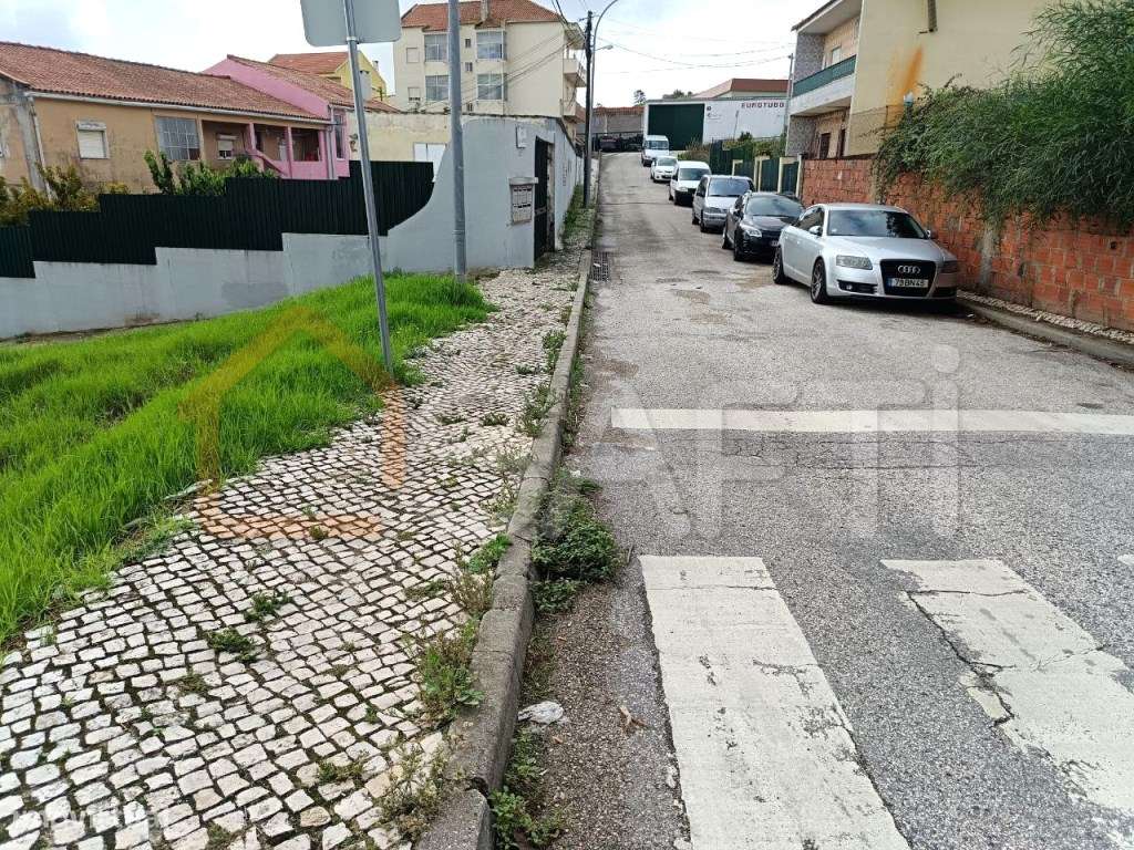 Terreno Urbano na freguesia de Mina de Água, Amadora perto do CC UBBO. - Grande imagem: 4/9