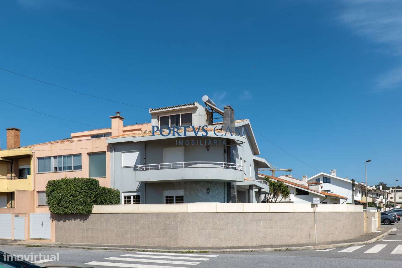 Moradia T4 com piscina em Lavra-48