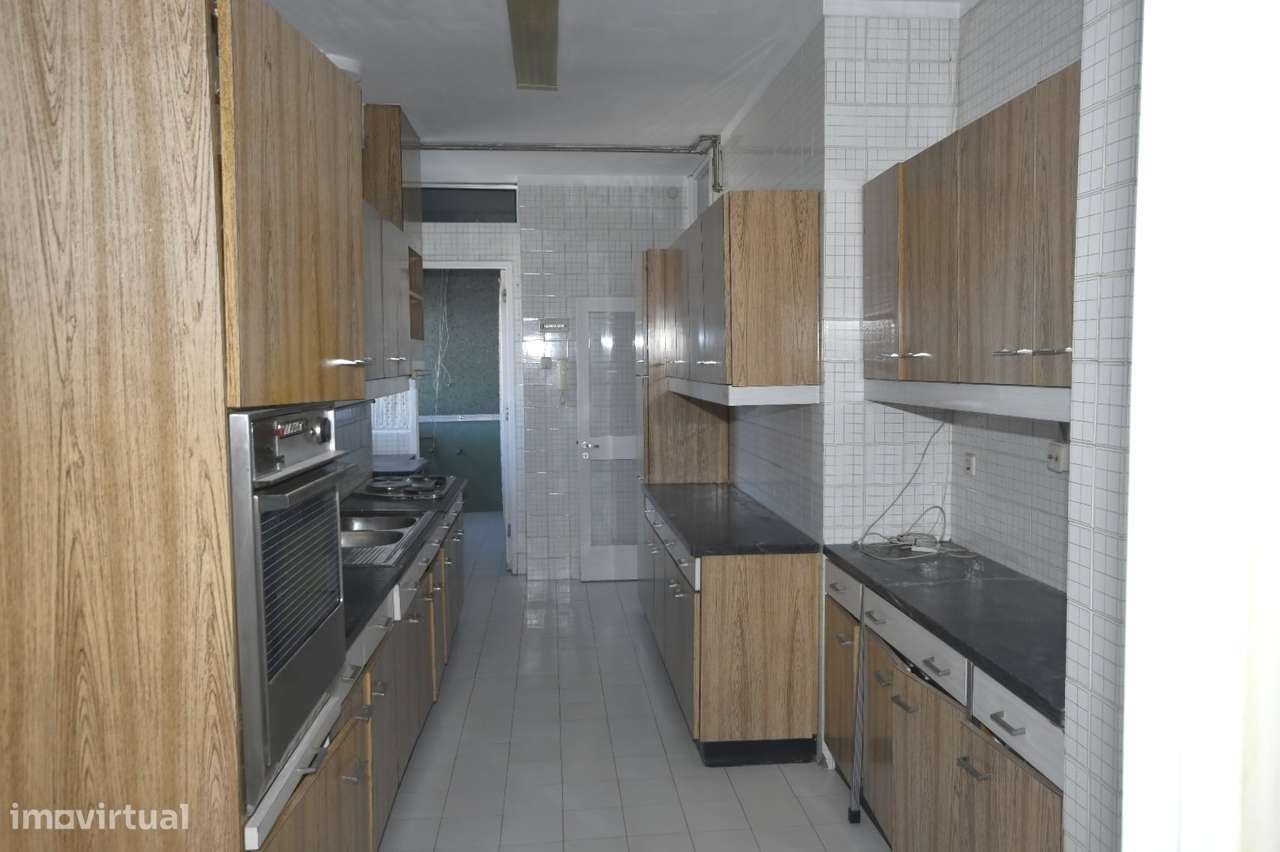 T5 p/ remodelar e investimento no coração do Porto - Grande imagem: 3/25