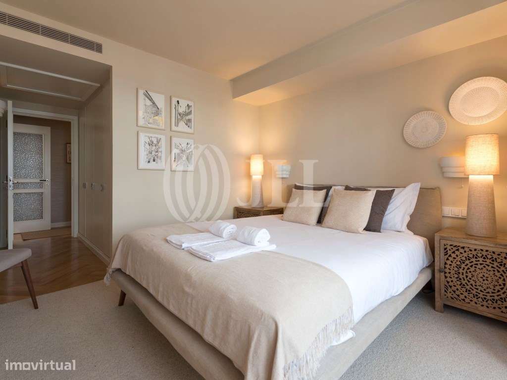 Apartamento T3 com garagem no Edifício Emporium, Porto-17