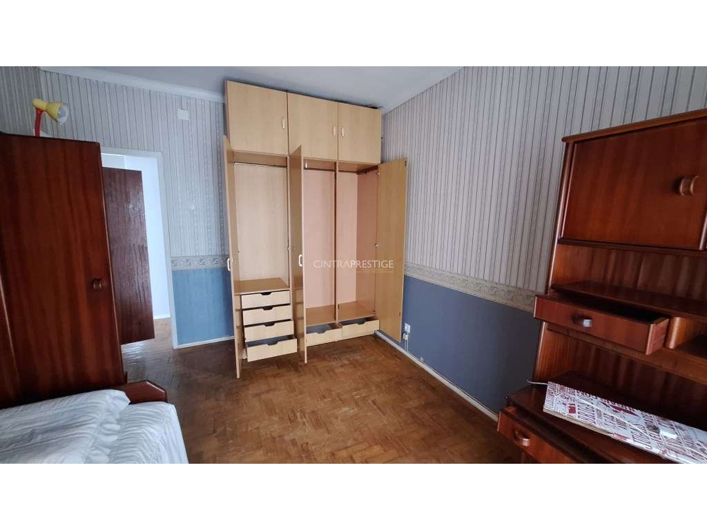 Moradia T4 com quintal e garagem em Algueirão-14