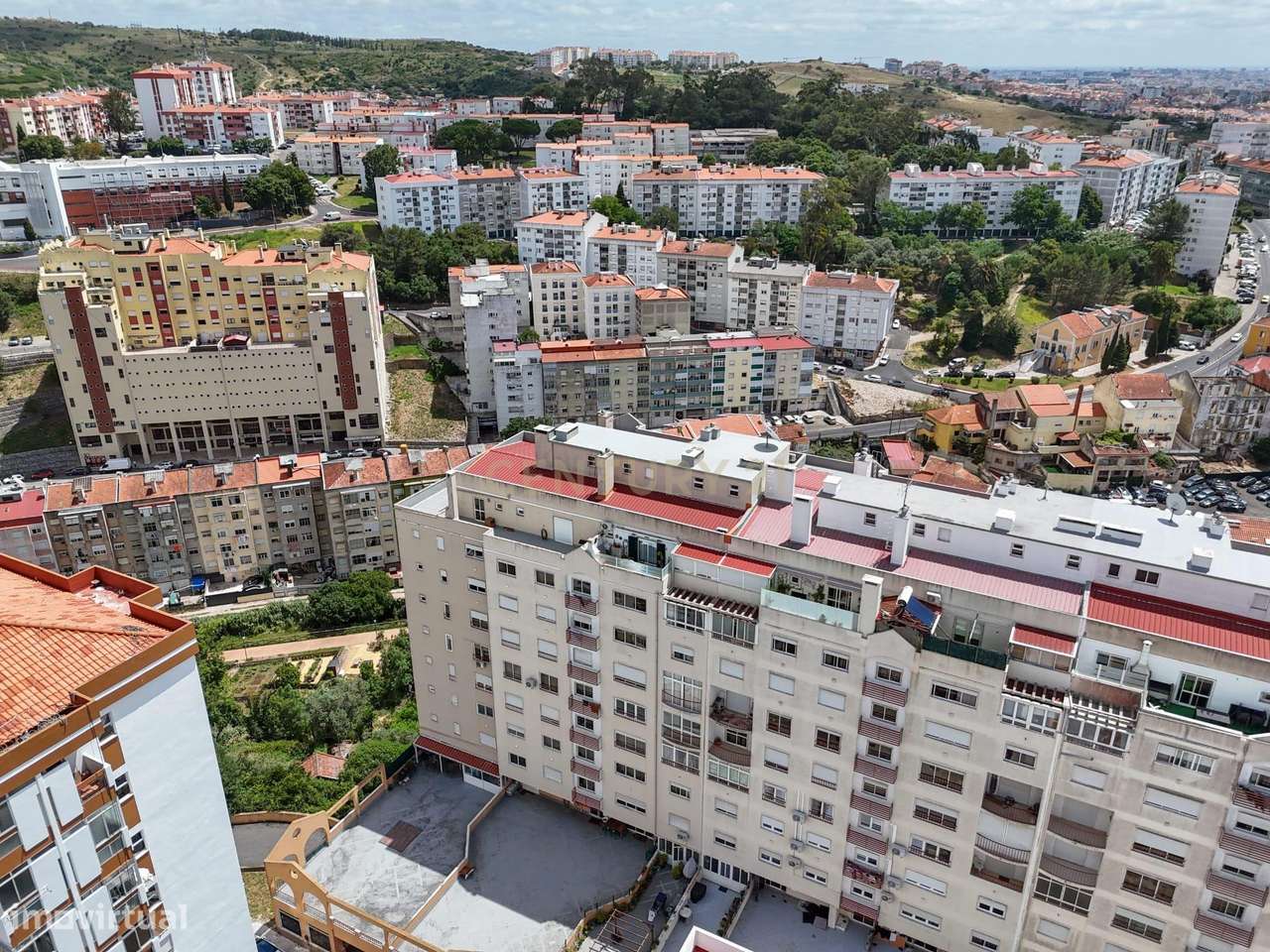 Apartamento T2 Totalmente Renovado com Estacionamento-27