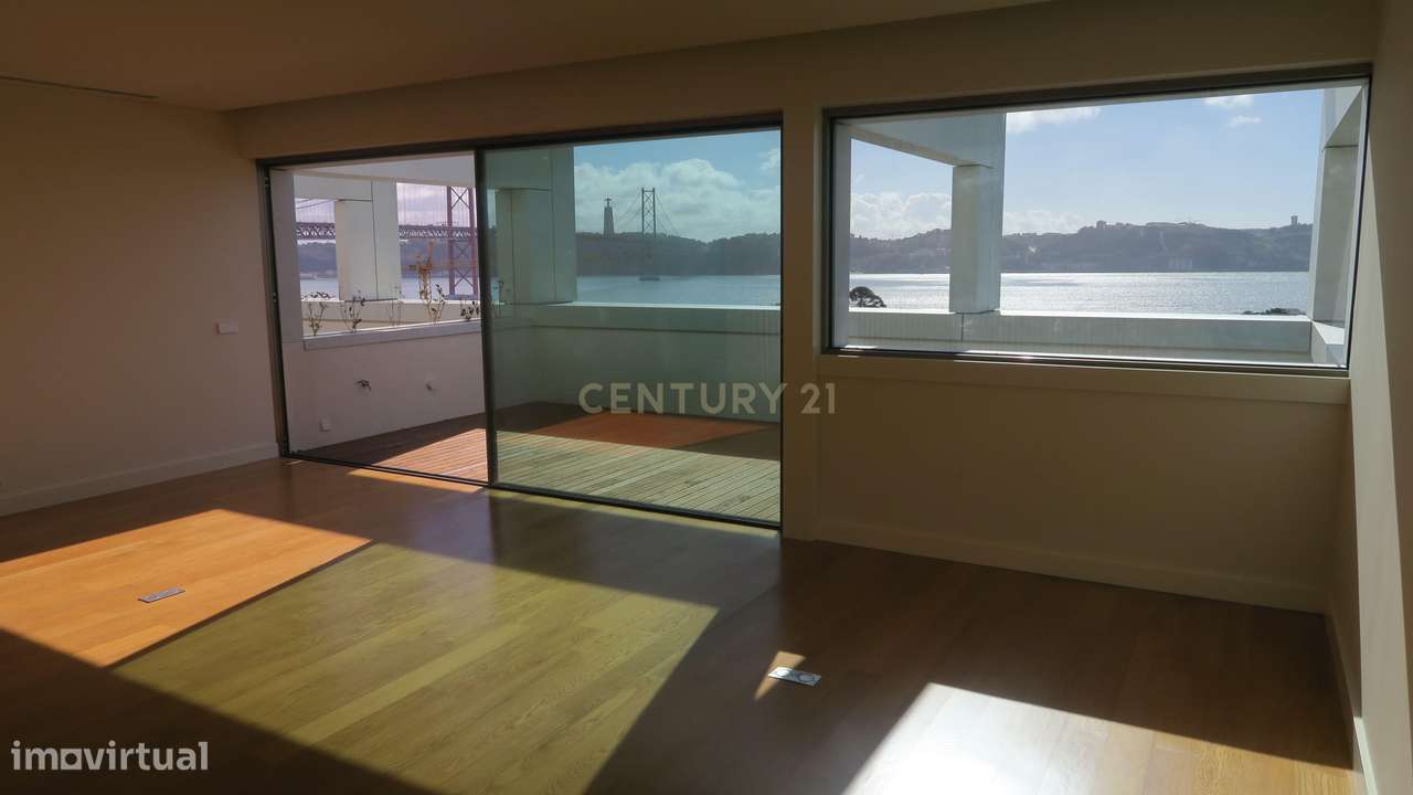 Moradia nova com 4 quartos e jardim.-6