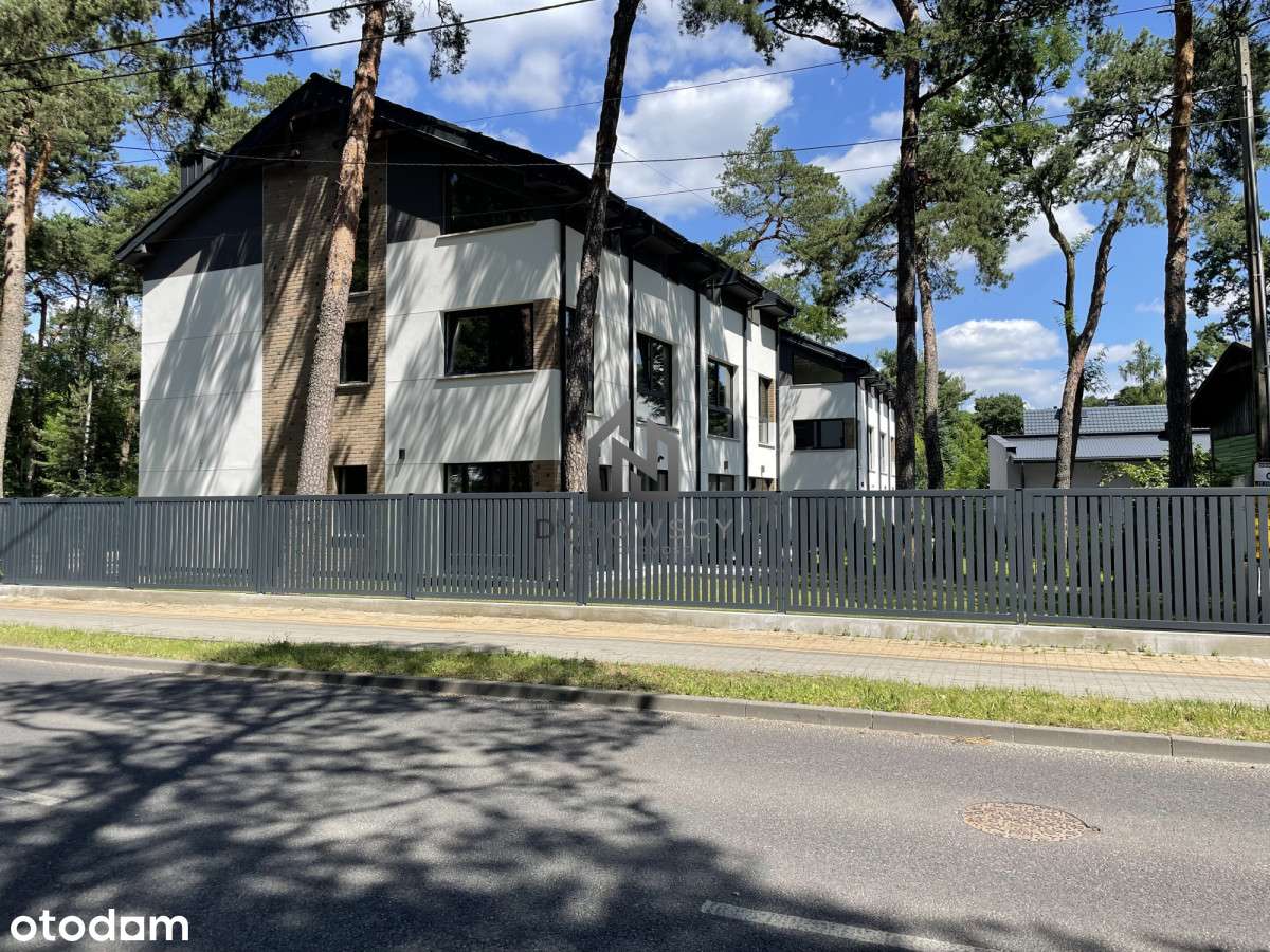 Dom klasy premium Józefów Nowoczesny projekt-3