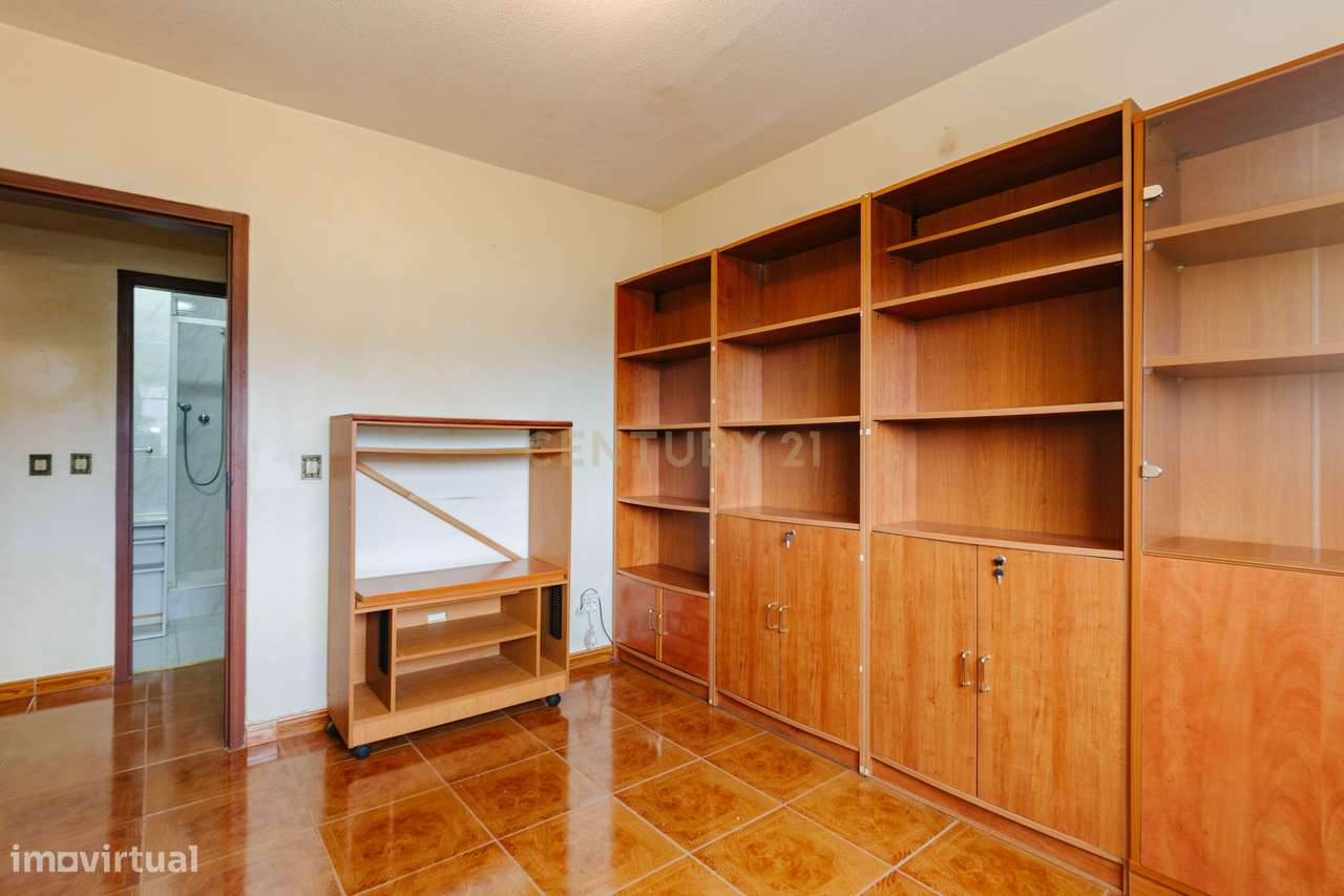 Apartamento T4 à venda no Barreiro-17