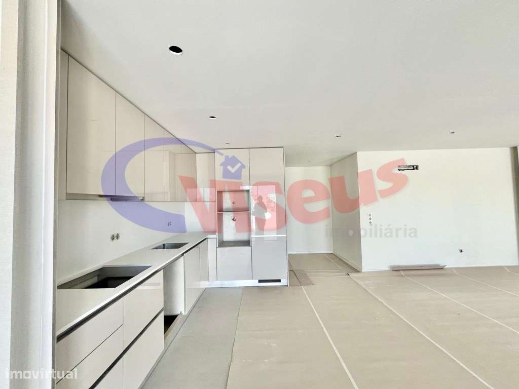 Apartamento T3 Penthouse Coimbrões-2