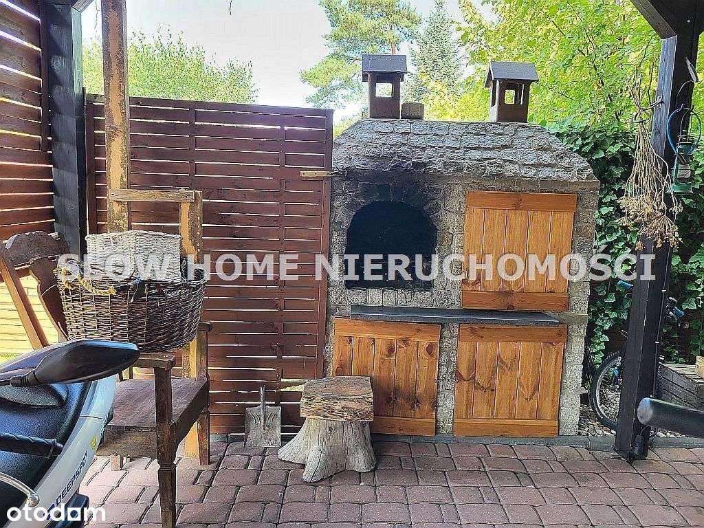 Ciekawy dom z dużymi garażami-12