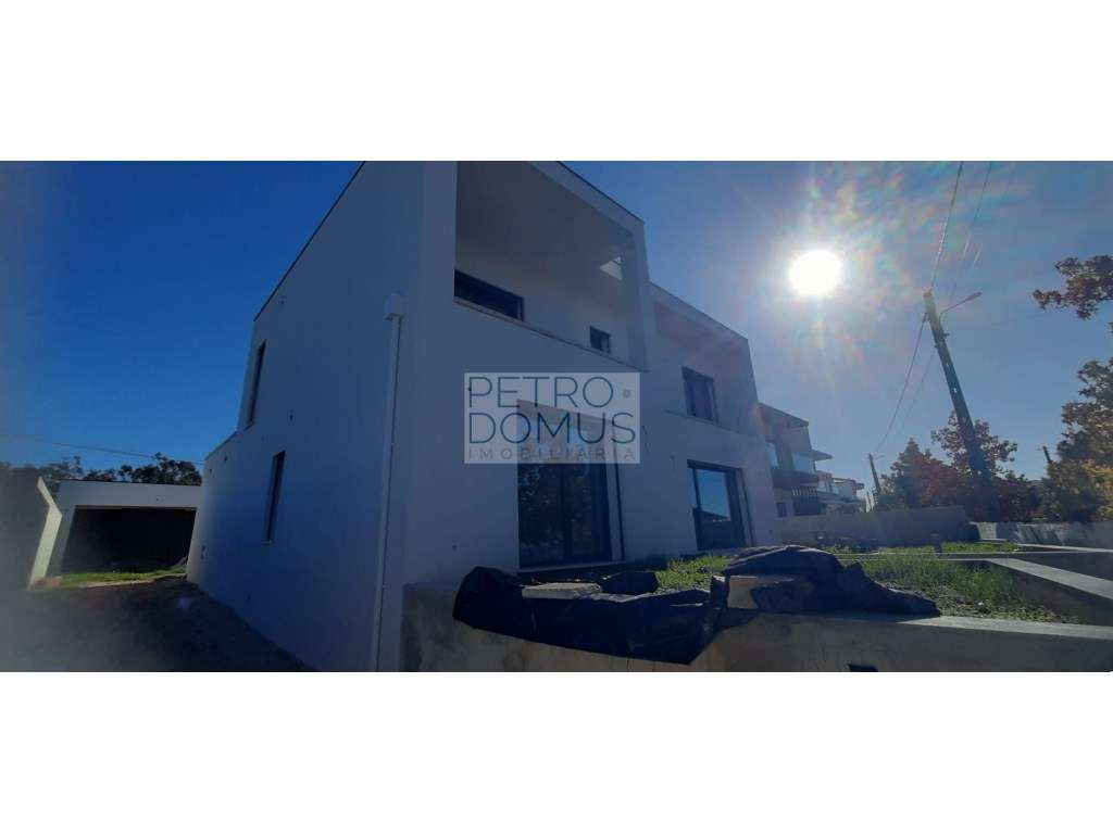 MORADIA INDIVIDUAL T4 EM LOTE DE 600 COM PISCINA - EM CONSTRUÇÃO-7