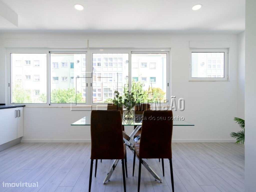 Apartamento T3 em Benfica, com Varandas, Totalmente Mobilado e Pron...-9