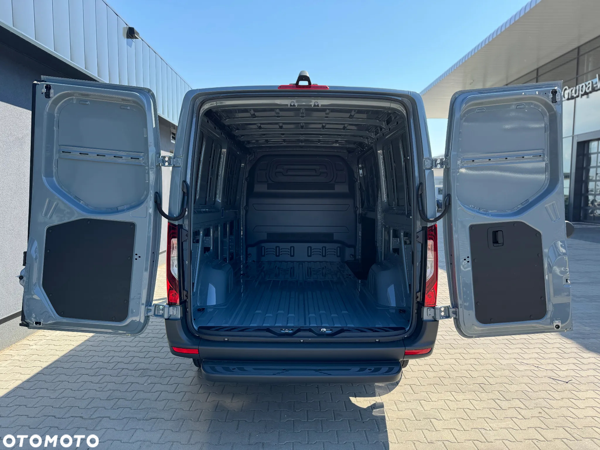 Mercedes-Benz Sprinter - 28