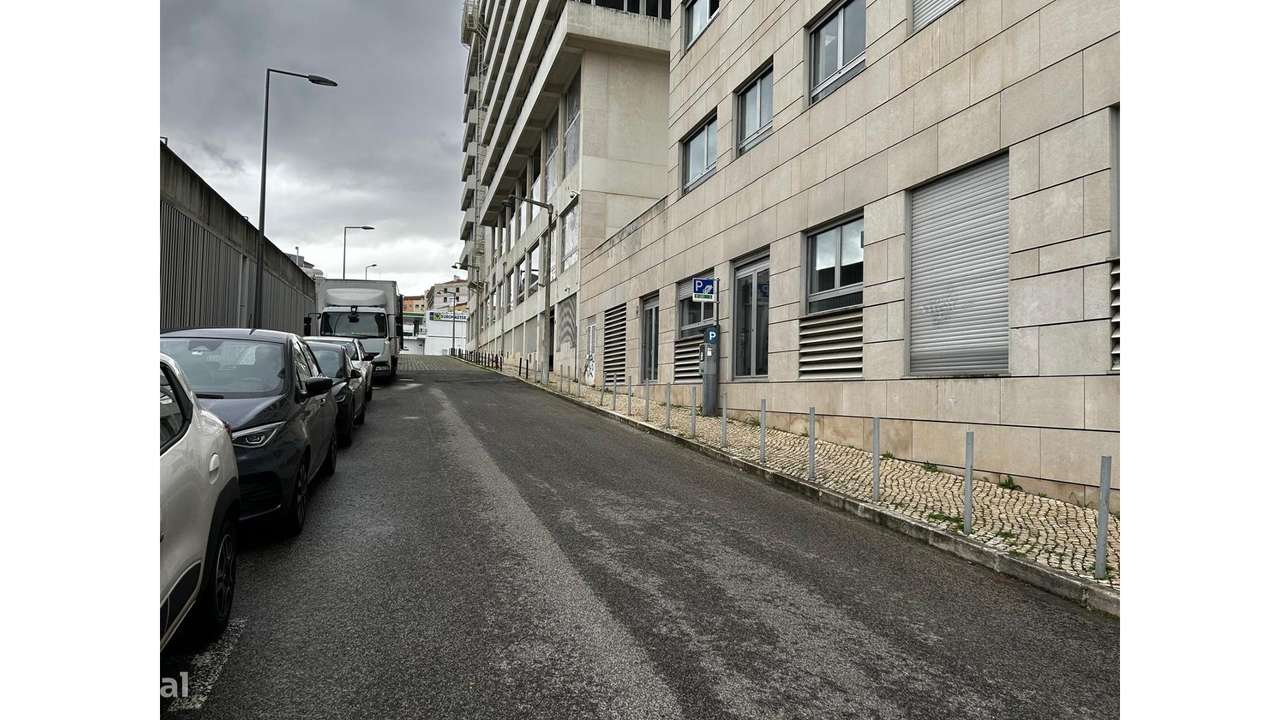 Lugar de Estacionamento no Areeiro-11