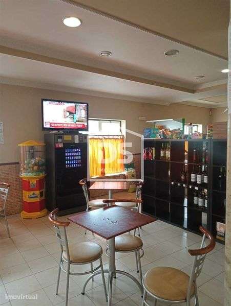 Moradia T3 com espaço comercial para café e restaurante - Grande imagem: 4/12